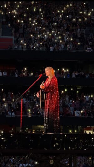 Bárbara Corby Instagram - It’s been a long time coming but ✨I can’t wait for the next one!!🤩🤩 @brunacorbyoficial @alicetrewinnard @adri.silvaaa @goncalopeixotolm #erastourlisbon #erastour #taylorswift #taylornation @taylorswift