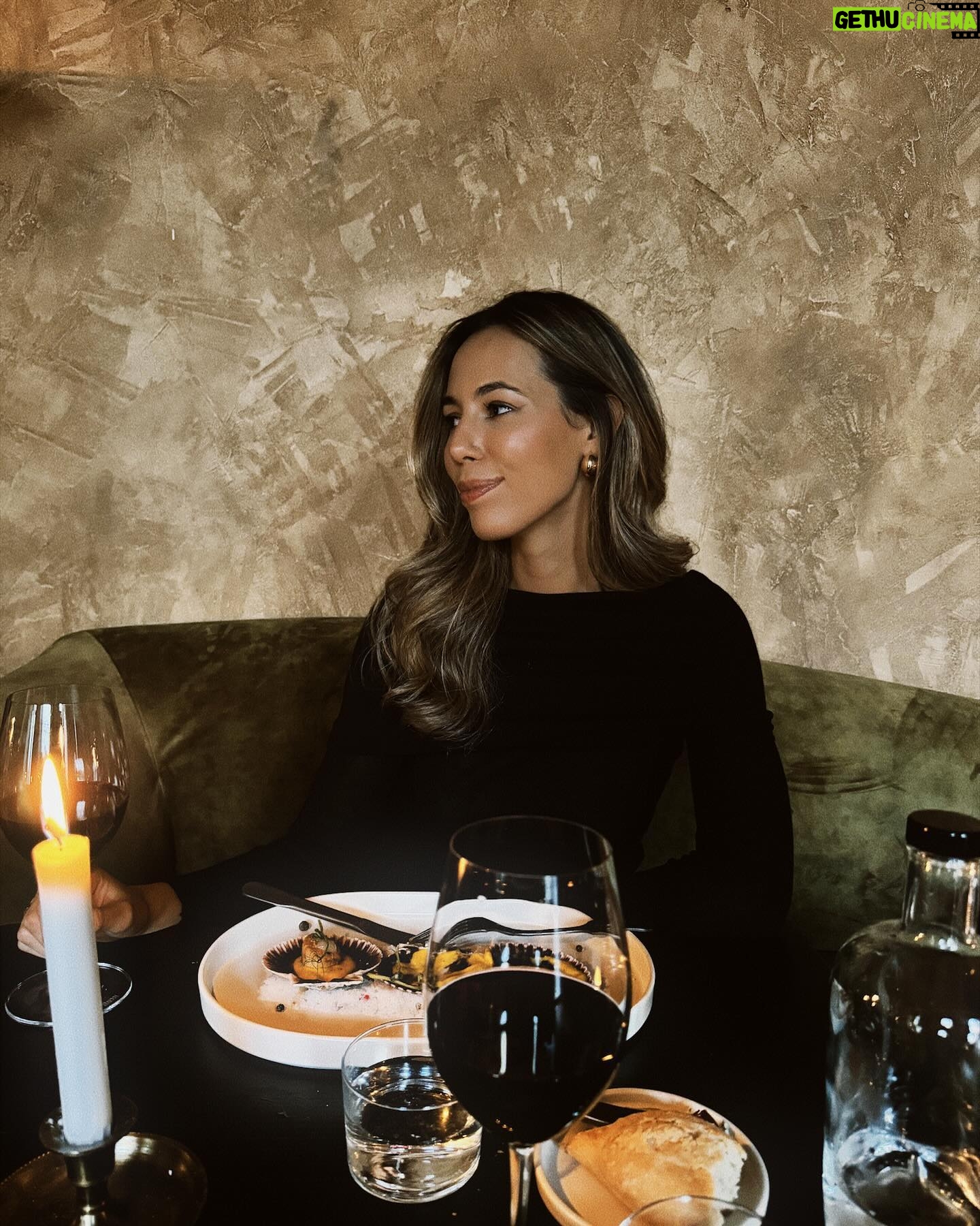 Bárbara Corby Instagram - Do fim de semana🤍 Tudo começou com um jantar maravilhoso no @no.convento , ambiente e comida 👌 Sábado foi passado nos cavalos, ao ar livre! Houve cycling pelo meio, para equilibrar, e uma novidade da minha sala 😍 Foi tão bom!!! Boa segunda!! #weekenddiaries