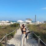 Bárbara Corby Instagram - Dos primeiros dias em Miami Beach 🏝️ Foi uma surpresa maravilhosa, praia linda e muito sol!! Sempre com a minha @almande.label #almandesummer #girlstrip #miamibeach
