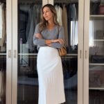 Bárbara Corby Instagram - Dress elegant but make it comfortable kind of outfit 🫶🏼 Gostam? Skirt @sezane Shoes @chanelofficial Bag @ysl Knit (old) #springoutfits #neutralstyle #minimalstyle #oldmoneyoutfits