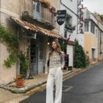Bárbara Corby Instagram - Por Avène 🌱 Uma vila pitoresca, com apenas 450 habitantes, onde pessoas de todo o mundo vêm à procura das propriedades terapêuticas da água termal da @avene ! #avene #france