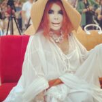 Bülent Ersoy Instagram – Karabük açılışını dualarımla yaptım.. Teşrifleri ile izdiham yaratan Karabük’lü muhterem dinleyicilerimin bendenize yaşattıkları yoğun ilgi ve sevgiye sonsuz teşekkürler 🙏🙏 .
Baş Danışman 👉 @arzu_acay
Menajer 👉 @haluk_senturk
Saç 👉 @mehmetyigitparis
Kıyafet 👉 @burju_official
@birsensirin