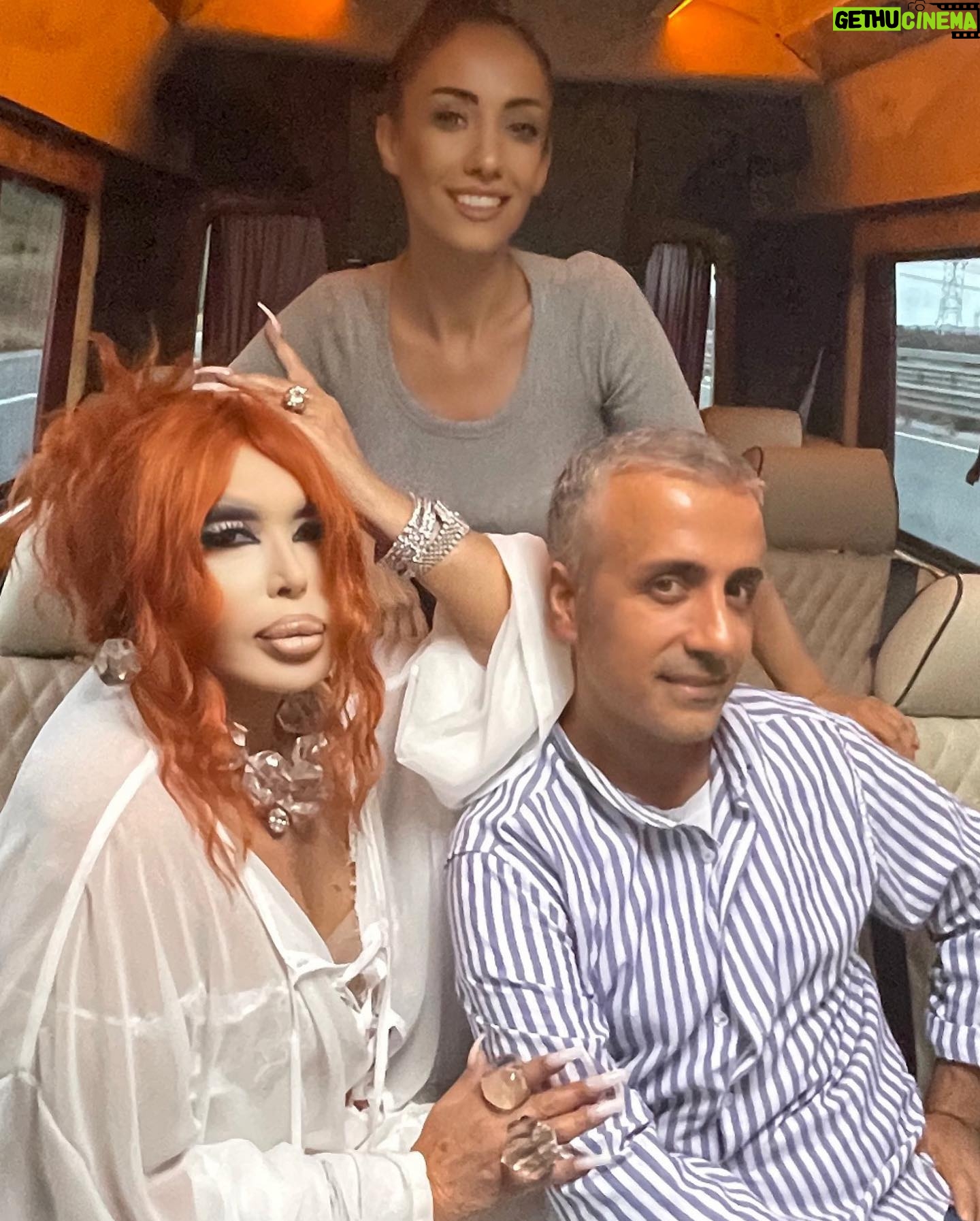 Bülent Ersoy - 14.3K Likes - Karabük geliyorum ❤️
Saç👉 @mehmetyigitparis
Kıyafet 👉 @burju_official
#karabük
@arzu_acay
@haluk_senturk
@mehmetyigitparis
@birsensirin