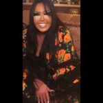 Bülent Ersoy Instagram - Muhterem Antalyalılar, deniz ve güneş’in kucaklaştığı dünyaca meşhur muhteşem Şehrinizdeyim .. Buradan yine bir doğa harikası yine dünyaca meşhur Bodrum’uma geçeceğim inşaAllah.... Ehhh bu yoğun tempoda 10 gün gibi kısa bir zaman dilimide olsa dinlenmek benimde hakkım değil mi? Efendim☺️ Yaşadığım tüm güzellikler vede sahip olduğum maddi manevi her türlü artılarımı bana bahşeden sizlere aldığım her nefeste müteşekkir olduğumu ifade etmek istedi bir an yüreğim ... #Antalya# @haluk_senturk @arzu_acay