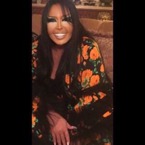 Bülent Ersoy Instagram - Muhterem Antalyalılar,  deniz ve güneş’in kucaklaştığı dünyaca meşhur  muhteşem Şehrinizdeyim .. Buradan yine bir doğa harikası yine dünyaca meşhur Bodrum’uma geçeceğim inşaAllah.... Ehhh bu yoğun tempoda 10 gün gibi kısa bir zaman dilimide olsa dinlenmek benimde hakkım değil mi? Efendim☺️ Yaşadığım tüm güzellikler vede sahip olduğum maddi manevi her türlü artılarımı bana bahşeden  sizlere aldığım her nefeste müteşekkir olduğumu ifade etmek istedi bir an yüreğim ... #Antalya# @haluk_senturk  @arzu_acay
