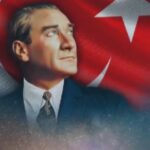 Bülent Ersoy Instagram - Vatansever ATAM ... Halkını hep övdün, yücelttin. " Bir Türk dünyaya bedel "dedin, ırkımızı yücelttin . "Köylü Milletin efendisidir" dedin, köylünü yücelttin. "Türk çalış, öğün, güven " dedin, yol gösterdin. " Ey Türk kadını ! Sen yerlerde sürünmeye değil, göklere çıkarılmaya lâyıksın " dedin, kadını yücelttin. sanatsız kalan bir Milletin hayat damarlarından biri kopmuş demektir dedin sanatkarlarını yüceltin .. Ahhh atam İlk meâli, dinimizi öğrenelim diye Elmalılı Hamdi hocaya yazdırdın ve Özgür topraklarda evelAllah sayende okundu ezanlar camilerde mahya lar yandı ..Yurdu işgalden kurtarıp,vatanı da dinimizi de yaşamamızı sağladın Atam Asker oldun, vatandaş oldun, komutan oldun istesen padişah olurdun ama bizle eşit oldun. Ve Atam çocuklara "Yeni nesil gelecek sizin" dedin, çocukları, gençleri yücelttin. 23 Nisan bugun çocuklar, Atanızın sizi yücelttiği, düşündüğü, bayramınız kutlu olsun ! Büyük Atatürk sağlıkta, hastanede, tıpta ve refah yaşamak için teknolojide bilim dedin ilim dedin ..okuyun ahlâklı nesil olun dedin Sporcunun bile ahlâklısını severim diyyerek Ahlak olgusunun altını çizdin Atatürk'e evelAllah lâyık olununuz ..Atama rahmet sevgi ve saygıyla efendim