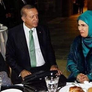 Bülent Ersoy Instagram - Sayın Cumhurbaşkanım ;
Bugün 365 günün  en anlamlı tarihlerinden bir  tanesi yine ... 26 şubat doğum gününüz kutlu , ömrünüz uzun , varlığınız daim olsun . Yaşam döngümde hiç bitmeyecek sevgi ve saygımsınız efendim. @rterdogan  @emineerdogan