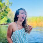 Başak Daşman Instagram - içimde nehirler coşturan insanlar var.. konuştuk bunu aramızda onlarla.. şanstır dedik, emektir dedik , sevgidir dedik.. vs. bile dedik.. :) onu dedik bunu dedik.. ama neticede artık her şeye “şükür” dedik 😋 Neyse ne ….🌈