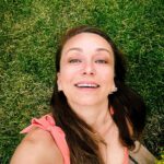 Başak Daşman Instagram - “Ben çiçeklileri Renklileri, Delileri severim, Bir de delilikleri.” 🌈 🌱💃🏻