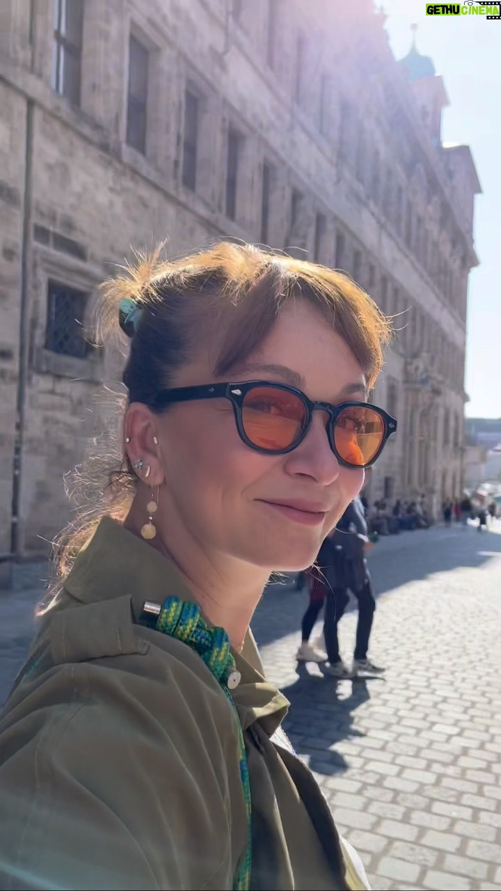 Başak Daşman Instagram - .. Hitler’ in en sevdiği şehir Nürnberg .. Hitler in mezarı orada mı peki? Hayır , değil.. Çünkü onun bir mezarı yok… Hitler’s favorite city was Nuremberg.. So is Hitler’s grave there? No, it’s not.. Because he doesn’t have a grave.. #nürnberg #avrupa #tarih #gezi