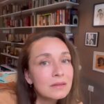 Başak Daşman Instagram - insan kendini ne küçük sanıyor , doğru küçük. Bazen de insan kendini ne büyük sanıyor, doğru büyük . Mesele, nerede küçük, nerede gerçekten büyük olduğunu kavramakta.. belki de “ olmak ya da olmamak“ derken asıl mesele bu 🙂 sadece, “günaydın” mesajı almadık diye canımızın sıkılacağı sabahlara 🥂 #seçim