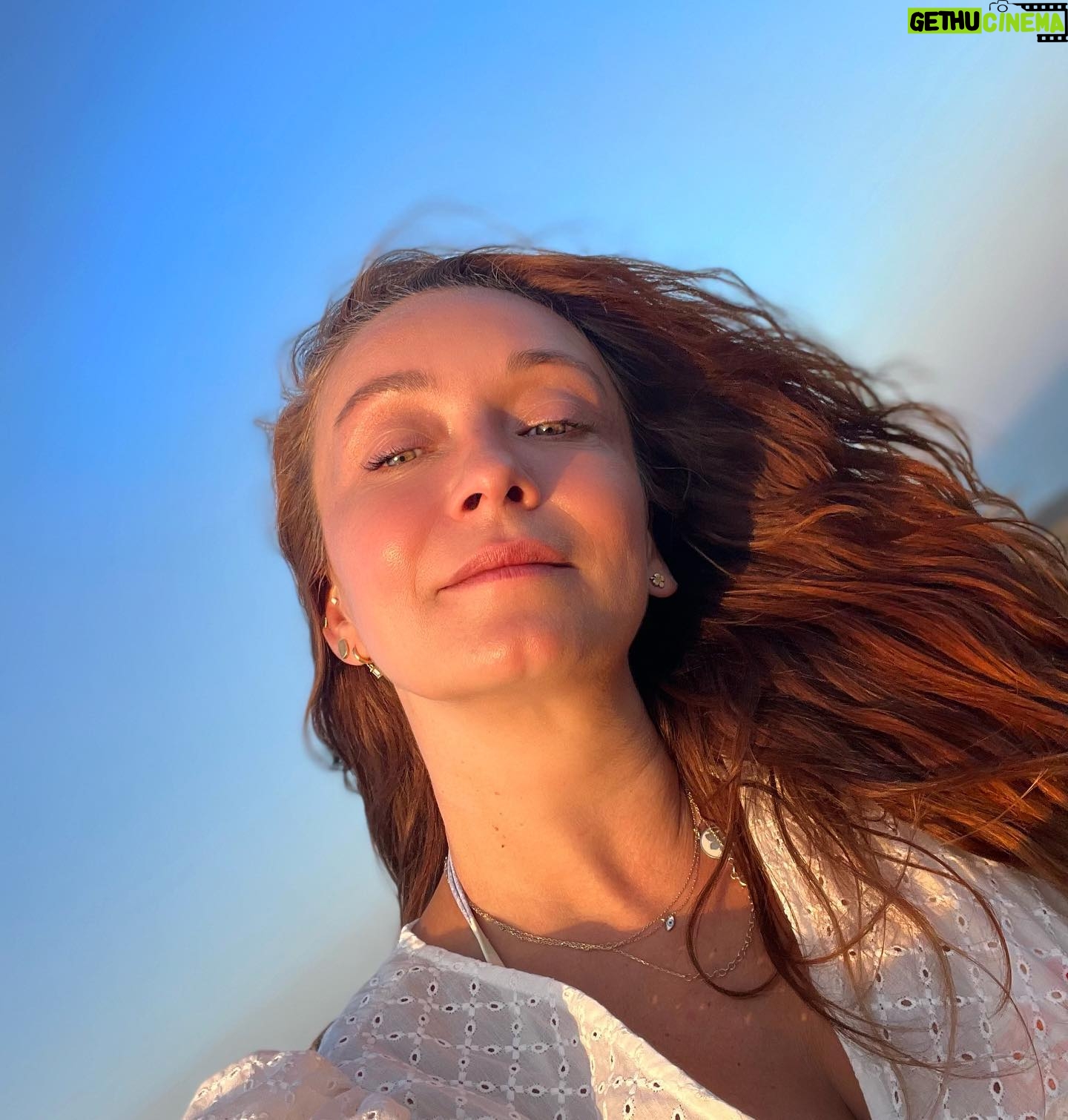 Başak Daşman Instagram - “Her şeyin bir vakti varmış” .. doğrudur. ama “bu vakit” benim hevesimden niceyse .. başlayım o vakte ! 🧡 😙