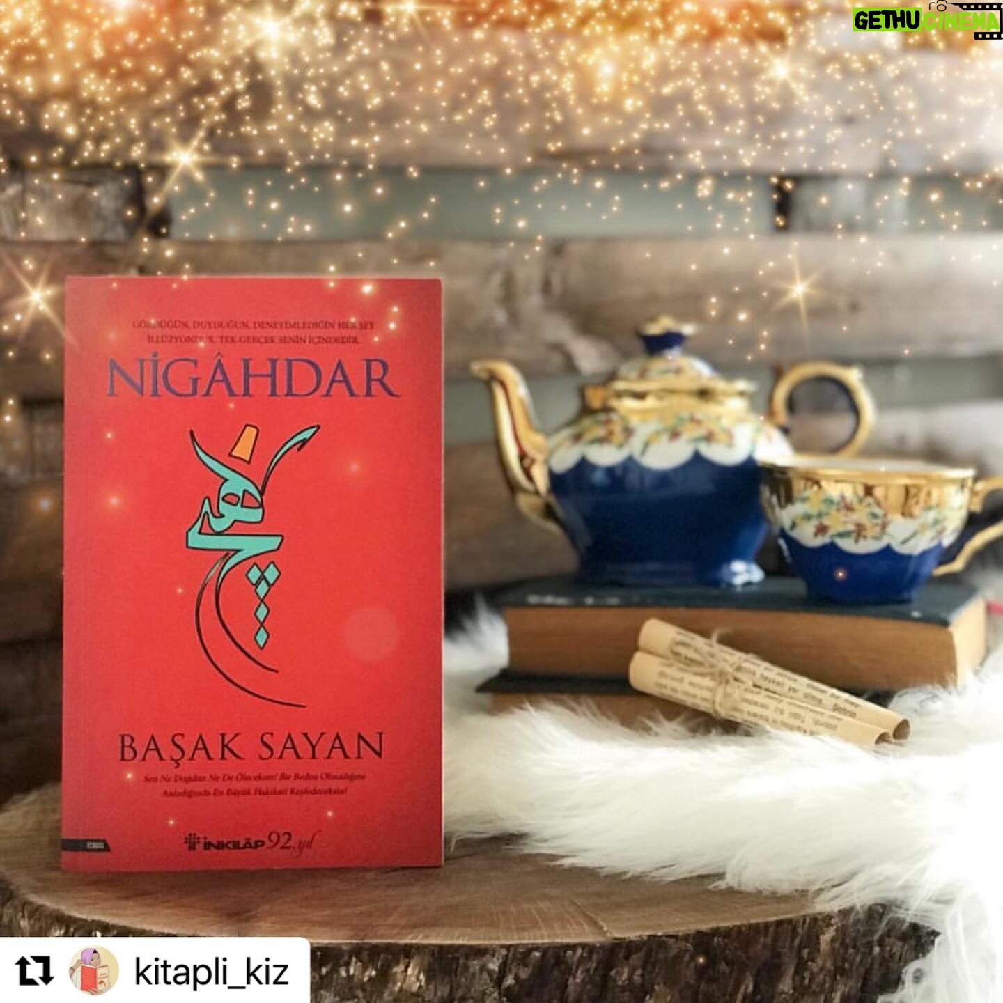 Başak Sayan Instagram - #Repost @kitapli_kiz with @use.repost ・・・ #okudumbitti #nigahdar Nasıl güzel bir kitaptı oyle tadı damağında kaldı resmen. Bitmesini hiç istemedim. Normalde elimde uzun sure aynı kitap olsun istemem ama bu kitap başka bir kitaptı. Her anlamda doyurucu.👌🏻 @basaksayan kalemi ile ilk kez tanıstım ve hayran kaldım. Diğer kitapları da alınacaklar listenine eklendi bile. Kitapta din ve bilimi harmanlayıp öyle harika bır kurgu çıkarmıs ki her sayfanda yeni şeyler kesfedip, eşimle üzerinde bolca sohbet ettiğim bir kitap oldu ki bu nadir olur.😂 (Tarzlarımız çok başka) Ayrıca kitapta o kadar çok karakter var ki karıstırmak şöyle dursun her bir karakteri merakla okuyorsunuz. Kafanız asla karışmıyor. Net,akıcı anlatımı ve içerisinde pek çok bilgi barından, hiçbir şey kaçırmamak için pür dikkat okuyacağınız türden.Neredeyse her sayfasında altı çizilesi çümleler olan sizi hem kurgu hem bilgi hemde aksiyona doyuran bir kitap. Ben çok çok sevdim. Dolu dolu bir kitap arayısındaysanız işte bu kitap tam aradıgınız sey.👌🏻 Kurgusu ile ilgili çok fazla şey konusabilir bir suru alıntı bırakabilirim ama sizlerde okuyun istiyorum.😉 Sadece şı kadarını söyleyeceğim şifreler, işaretler, sırlar, gizem ve sıkı polisiye seviyorsanız eğer bu kitabı çok seveceksiniz. Huzurlu akşamlar💕 #başaksayan #nigahdar #inkılapkitapevi #kitap #book #bookshelf #bookstagram #bookslover #kitapliikiz