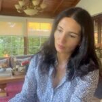 Başak Sayan Instagram - Bana en çok sorulan sorulardan biridir ne okuyalım sorusu. Kitap okumak benim için var oluş meselesidir. Neyi yapmadan duramazsınız derseniz okumadan duramam derim. O nedenle ne okuyalım sorusunu önemserim. Çok çeşitli konularda okuma yapsam da bu sefer size kurgu dışı yerine çok seveceğiniz kurgular yani romanlar önermek istedim. Eminim yazı bu kitaplar eşliğinde geçirirken her anından çok zevk alırsınız… Bu arada devamı için youtube hesabıma uğramanız gerekiyor. İnstagram hesabımdaki biyografi kısmında sayfanın linkini bulabileceğiniz gibi direkt YouTube’a Başak Sayan yazmanız da mümkün. Sevgiler❤️