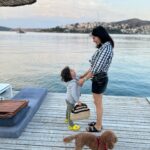 Başak Sayan Instagram - Tatil yapmayalı ne kadar uzun zaman oldu anlatamam. Benim için tatil hiçbir şeyi düşünmemek demek aslında. Ama gel gör ki özellikle çocuklardan sonra bunu başarabilmek neredeyse imkansız. Yine de rutinin dışına çıkmak, her gün yaptığın şeylerin dışında bir şeyler yapmak bile yeterli oluyor bazen…