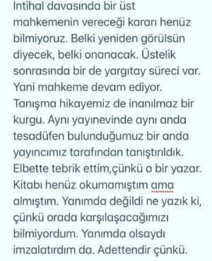 Başak Sayan Instagram - Bir kadının hemcinsini eril bir dille kadın bedeni üzerinden karalama çabasına cevaben: Bu fotoğraf yanılmıyorsam 2001 senesinde çekildi.
Mesleğin başındayken.
Yaşım 23. 
Şamdan dergisine.
O zamanlar neredeyse tüm tanınmış oyuncular,
şarkıcılar herkes o dergiye röportaj veriyor.
Haliyle ben de.
O kadar iyi oldu mu bilmem ama ben o zaman da çok sevmiştim,
şimdi de.
Tek fark o zamanki Başak’ın endişelerine ve korkularına şefkatle bakabiliyorum. Dün avukatım Zekeriya Bey bana Azra Kohen’in bu fotoğrafım ile paylaştığı ve beni küçük düşürmeyi amaçladığı görselleri yollayınca şaşırdım. 
“Seviyesiz” bir fotoğraf paylaştığı için özür dilemiş. Fotoğrafın seviyesini beğenmediğim tek yanı saçlarım. Keşke hiç kestirmeseydim, çok daha estetik dururdu :) Ne oldu da saldırıya geçti acaba durduk yerde dedim. Önce yazdığı ve neredeyse hepsi yalan olan sözleri nedeniyle öfkelendim. 
Ama bir kaç saniye sürdü bu. 

Bir kadın olarak kadın haklarından dem vurup kendi hemcinsine eril bir dille, ahlak bekçiliği yaparak bu şekilde saldırmasından dolayı içine düştüğü derin çaresizliği anladım ve onun adına üzüldüm. O kadar çaresiz ki bunu yaparak hemen hemen bütün kadınları ( oyuncu veya değil ) kendi çıkarları için küçük düşürmeye çalışma gafletinde bulunmuş. Oluşturmaya çalıştığı kanaat önderi maskesini kendi kendine düşürmüş oldu. Bu şekilde gündeme gelme çabaları da ayrıca üzücü tabi. 
İntihal davasında bir üst mahkemenin vereceği kararı henüz bilmiyoruz. Belki yeniden görülsün diyecek, belki onanacak. Üstelik sonrasında bir de yargıtay süreci var. Yani mahkeme devam ediyor. Tanışma hikayemiz de inanılmaz bir kurgu. Aynı yayınevinde aynı anda tesadüfen bulunduğumuz bir anda yayıncımız tarafından tanıştırıldık. Elbette tebrik ettim,çünkü o bir yazar. Kitabı henüz okumamıştım ama almıştım. Yanımda değildi ne yazık ki, çünkü orada karşılaşacağımızı bilmiyordum. Yanımda olsaydı imzalatırdım da. Adettendir çünkü. Ama okumuş olsaydım aynı şekilde davranır mıydım bilmem. Kapıda beklemeler falan, nasıl inanılmaz bir hayal gücü, tebrikler. Kapısında bekleyeceğim yazarlar var elbette. Bana ışık olan, yol gösteren. Ancak kendisi onlardan biri değil. DEVAMI YORUMLARDA👇🏻