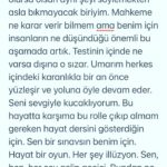 Başak Sayan Instagram – Bir kadının hemcinsini eril bir dille kadın bedeni üzerinden karalama çabasına cevaben: Bu fotoğraf yanılmıyorsam 2001 senesinde çekildi.
Mesleğin başındayken.
Yaşım 23. 
Şamdan dergisine.
O zamanlar neredeyse tüm tanınmış oyuncular,
şarkıcılar herkes o dergiye röportaj veriyor.
Haliyle ben de.
O kadar iyi oldu mu bilmem ama ben o zaman da çok sevmiştim,
şimdi de.
Tek fark o zamanki Başak’ın endişelerine ve korkularına şefkatle bakabiliyorum. Dün avukatım Zekeriya Bey bana Azra Kohen’in bu fotoğrafım ile paylaştığı ve beni küçük düşürmeyi amaçladığı görselleri yollayınca şaşırdım. 
“Seviyesiz” bir fotoğraf paylaştığı için özür dilemiş. Fotoğrafın seviyesini beğenmediğim tek yanı saçlarım. Keşke hiç kestirmeseydim, çok daha estetik dururdu :) Ne oldu da saldırıya geçti acaba durduk yerde dedim. Önce yazdığı ve neredeyse hepsi yalan olan sözleri nedeniyle öfkelendim. 
Ama bir kaç saniye sürdü bu. 

Bir kadın olarak kadın haklarından dem vurup kendi hemcinsine eril bir dille, ahlak bekçiliği yaparak bu şekilde saldırmasından dolayı içine düştüğü derin çaresizliği anladım ve onun adına üzüldüm. O kadar çaresiz ki bunu yaparak hemen hemen bütün kadınları ( oyuncu veya değil ) kendi çıkarları için küçük düşürmeye çalışma gafletinde bulunmuş. Oluşturmaya çalıştığı kanaat önderi maskesini kendi kendine düşürmüş oldu. Bu şekilde gündeme gelme çabaları da ayrıca üzücü tabi. 
İntihal davasında bir üst mahkemenin vereceği kararı henüz bilmiyoruz. Belki yeniden görülsün diyecek, belki onanacak. Üstelik sonrasında bir de yargıtay süreci var. Yani mahkeme devam ediyor. Tanışma hikayemiz de inanılmaz bir kurgu. Aynı yayınevinde aynı anda tesadüfen bulunduğumuz bir anda yayıncımız tarafından tanıştırıldık. Elbette tebrik ettim,çünkü o bir yazar. Kitabı henüz okumamıştım ama almıştım. Yanımda değildi ne yazık ki, çünkü orada karşılaşacağımızı bilmiyordum. Yanımda olsaydı imzalatırdım da. Adettendir çünkü. Ama okumuş olsaydım aynı şekilde davranır mıydım bilmem. Kapıda beklemeler falan, nasıl inanılmaz bir hayal gücü, tebrikler. Kapısında bekleyeceğim yazarlar var elbette. Bana ışık olan, yol gösteren. Ancak kendisi onlardan biri değil. DEVAMI YORUMLARDA👇🏻