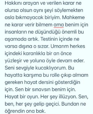 Başak Sayan Instagram - Bir kadının hemcinsini eril bir dille kadın bedeni üzerinden karalama çabasına cevaben: Bu fotoğraf yanılmıyorsam 2001 senesinde çekildi.
Mesleğin başındayken.
Yaşım 23. 
Şamdan dergisine.
O zamanlar neredeyse tüm tanınmış oyuncular,
şarkıcılar herkes o dergiye röportaj veriyor.
Haliyle ben de.
O kadar iyi oldu mu bilmem ama ben o zaman da çok sevmiştim,
şimdi de.
Tek fark o zamanki Başak’ın endişelerine ve korkularına şefkatle bakabiliyorum. Dün avukatım Zekeriya Bey bana Azra Kohen’in bu fotoğrafım ile paylaştığı ve beni küçük düşürmeyi amaçladığı görselleri yollayınca şaşırdım. 
“Seviyesiz” bir fotoğraf paylaştığı için özür dilemiş. Fotoğrafın seviyesini beğenmediğim tek yanı saçlarım. Keşke hiç kestirmeseydim, çok daha estetik dururdu :) Ne oldu da saldırıya geçti acaba durduk yerde dedim. Önce yazdığı ve neredeyse hepsi yalan olan sözleri nedeniyle öfkelendim. 
Ama bir kaç saniye sürdü bu. 

Bir kadın olarak kadın haklarından dem vurup kendi hemcinsine eril bir dille, ahlak bekçiliği yaparak bu şekilde saldırmasından dolayı içine düştüğü derin çaresizliği anladım ve onun adına üzüldüm. O kadar çaresiz ki bunu yaparak hemen hemen bütün kadınları ( oyuncu veya değil ) kendi çıkarları için küçük düşürmeye çalışma gafletinde bulunmuş. Oluşturmaya çalıştığı kanaat önderi maskesini kendi kendine düşürmüş oldu. Bu şekilde gündeme gelme çabaları da ayrıca üzücü tabi. 
İntihal davasında bir üst mahkemenin vereceği kararı henüz bilmiyoruz. Belki yeniden görülsün diyecek, belki onanacak. Üstelik sonrasında bir de yargıtay süreci var. Yani mahkeme devam ediyor. Tanışma hikayemiz de inanılmaz bir kurgu. Aynı yayınevinde aynı anda tesadüfen bulunduğumuz bir anda yayıncımız tarafından tanıştırıldık. Elbette tebrik ettim,çünkü o bir yazar. Kitabı henüz okumamıştım ama almıştım. Yanımda değildi ne yazık ki, çünkü orada karşılaşacağımızı bilmiyordum. Yanımda olsaydı imzalatırdım da. Adettendir çünkü. Ama okumuş olsaydım aynı şekilde davranır mıydım bilmem. Kapıda beklemeler falan, nasıl inanılmaz bir hayal gücü, tebrikler. Kapısında bekleyeceğim yazarlar var elbette. Bana ışık olan, yol gösteren. Ancak kendisi onlardan biri değil. DEVAMI YORUMLARDA👇🏻