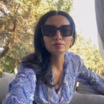 Başak Sayan Instagram - Bana çok uzun zamandır sorulan bir soru bu. Neden 5’te kalkıyorum? Bunu nasıl başarıyorum? Sadece sabah çok erken uyananların anlayabileceği bir şey bu, sabah 5’te kalkmanın büyüsü. Sadece zaman kazanmakla kalmazsınız, daha enerjik, daha dingin, daha huzurlu bir insan olursunuz. Kendinize zaman ayırdığınız için ve herkesten evvel yola koyulduğunuz için işteki başarınız artar. Bunda artan yaratıcılığınızın da etkisi vardır. Gün uzun olunca her şeye yapabilecek zaman bulursunuz. Sabah sessizliği size kimsenin veremeyeceği bir armağan sunar. Kendini keşfetmenin büyüsü. Ve bu armağan yeryüzündeki tüm armağanlardan daha değerlidir. Çünkü kendini bilen insan İnsan-ı Kamil olma yolundaki en önemli adımı atmış, Hallac’ı Mansur’un En-el Hak dediği duruma girmiştir… Devamı 👉🏻 youtube kanalımda…
