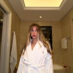 Bab Buelens Instagram – little bathroom moment 🛁