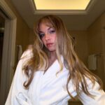 Bab Buelens Instagram – little bathroom moment 🛁