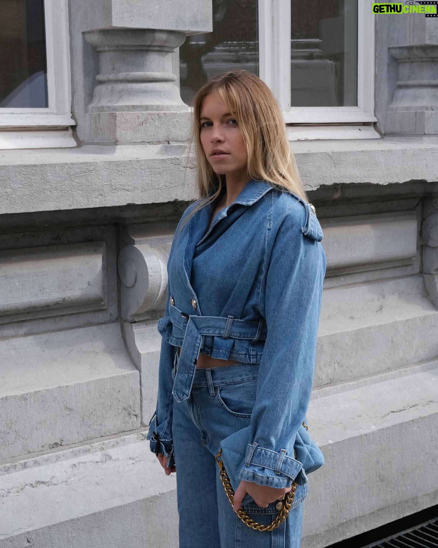 Bab Buelens Instagram - you’re cute jeans @liujo 👖 #SS24 #LiuJoTheNewGlam (advertisment)
