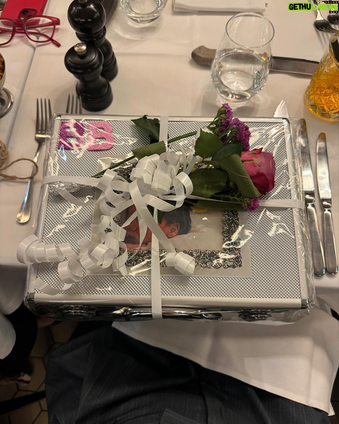 Bab Buelens Instagram - post birthday surprise day snaps - i have the sweetest friends and family, i feel super grateful 🤍 (didn’t feel like posting for a while, world feels heavy, big hugs for everyone feeling it too)