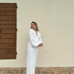 Bab Buelens Instagram – Summer shoes advertisment ✨ when we took a walk around the castle on the first rainless day we had in Italy and daydreamed about picking fruit in our own meditarranean garden, wearing my clogs @scholl_iconic 👩🏼‍🌾🍊🍋🍎 #aestheticomfort #scholl #pescura