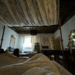 Bab Buelens Instagram - POV finding the perfect airbnb: level 100 🕵️‍♀️🏰 ( look for chewie in slide 8)