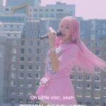 Bada Instagram - 이 애니메이션 주인공 아는사람???🧬 _주말 full충전 바이브 ^_____^ #기분좋은 #노래 #pinkhair #신곡 #핑#친구 #함께해 #해피주말 #에너지바다