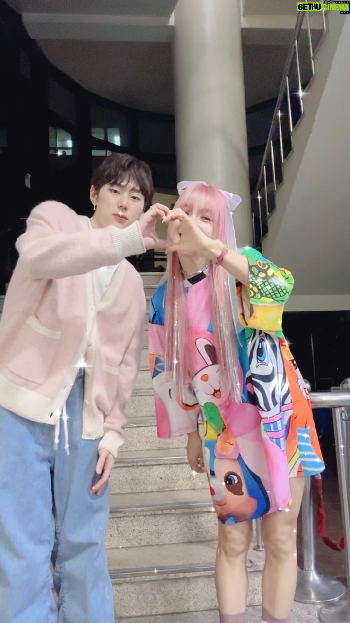 Bada Instagram - @woozico0914 λ°λ€ X μ§μ½ πΈπννν HEARTπ π μ λ μ§μ½λ μΉκ΅¬λ₯Ό νλ¬ΈμΌλ‘λ§ μ νμμ΄μ μΉμ νμ²μ¬ μ§μ½. νμ§λ§ μ κ° μ§μ½λ₯Ό λ§λκ³ λλ건 κ·Έκ° μμ μ μκ°μ μΌλ‘ μ€μΊν΄λ©μ΄ λ§€μ° μλμ΄ μλ€λκ²μ λλΌκ³ μΌ λ§μμ΅λλ€ λ©μ§κ² μ±μ₯ν μ²λ
μ΄μμ΄μ κ°λμΌλ‘ λ§λ―Έμλ§ κ²°κ΅ ν¬μ΄ λμλ€μ μ°λ¦¬ λλΌ kpopμ λ―Έλκ° μ°Έ λ°μ΅λλ€ λ§λμ λ무 λ°κ°μ μ΄μ μ§μ½μ¨. #λ°λ€ #μ§μ½ #ν #νμ±λ¦°μ§ #μ§μ½μμν°μ€νΈ #λμμ¦μ¦ #1μΌ1ν #μΉμ ν #μ²μ¬ #SPOT! #ZICO #woozico0914 #reels#첫λ§λ¨