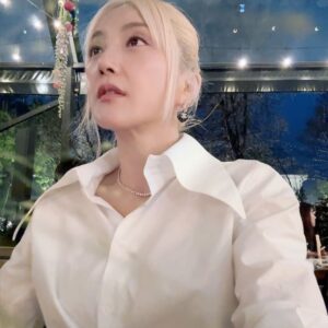 Bada Instagram - 그날의 분위기 ...✨👰🏻‍♀️🤵🏻💎💐

#친동생 #장가가는날 #웰컴 #superjunior #려욱 #은혁