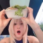 Bada Instagram - 차안에서 셀러드 대참사 @_@🚨🥗🚐 #달리는 #차안에서 #다이어트레시피 #다이어트도시락 #군대 #셀러드 #도착할때까지만 #꼭꼭씹어먹기 #그리고 #오늘저녁 #뿌실꺼야