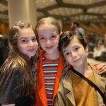 Bade Arazlı Instagram – @cocukkalbifilm ‘inin galasındayız ✨ Tüm oyuncu arkadaşlarımızı tebrik ediyoruz 💕 Dünyanın en çok satan çocuk kitabından uyarlanan bu harika film 3 Mayıs’ta sinemalarda❗️Gişesi bol olsun 🎊