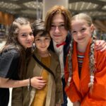 Bade Arazlı Instagram - @cocukkalbifilm ‘inin galasındayız ✨ Tüm oyuncu arkadaşlarımızı tebrik ediyoruz 💕 Dünyanın en çok satan çocuk kitabından uyarlanan bu harika film 3 Mayıs’ta sinemalarda❗️Gişesi bol olsun 🎊