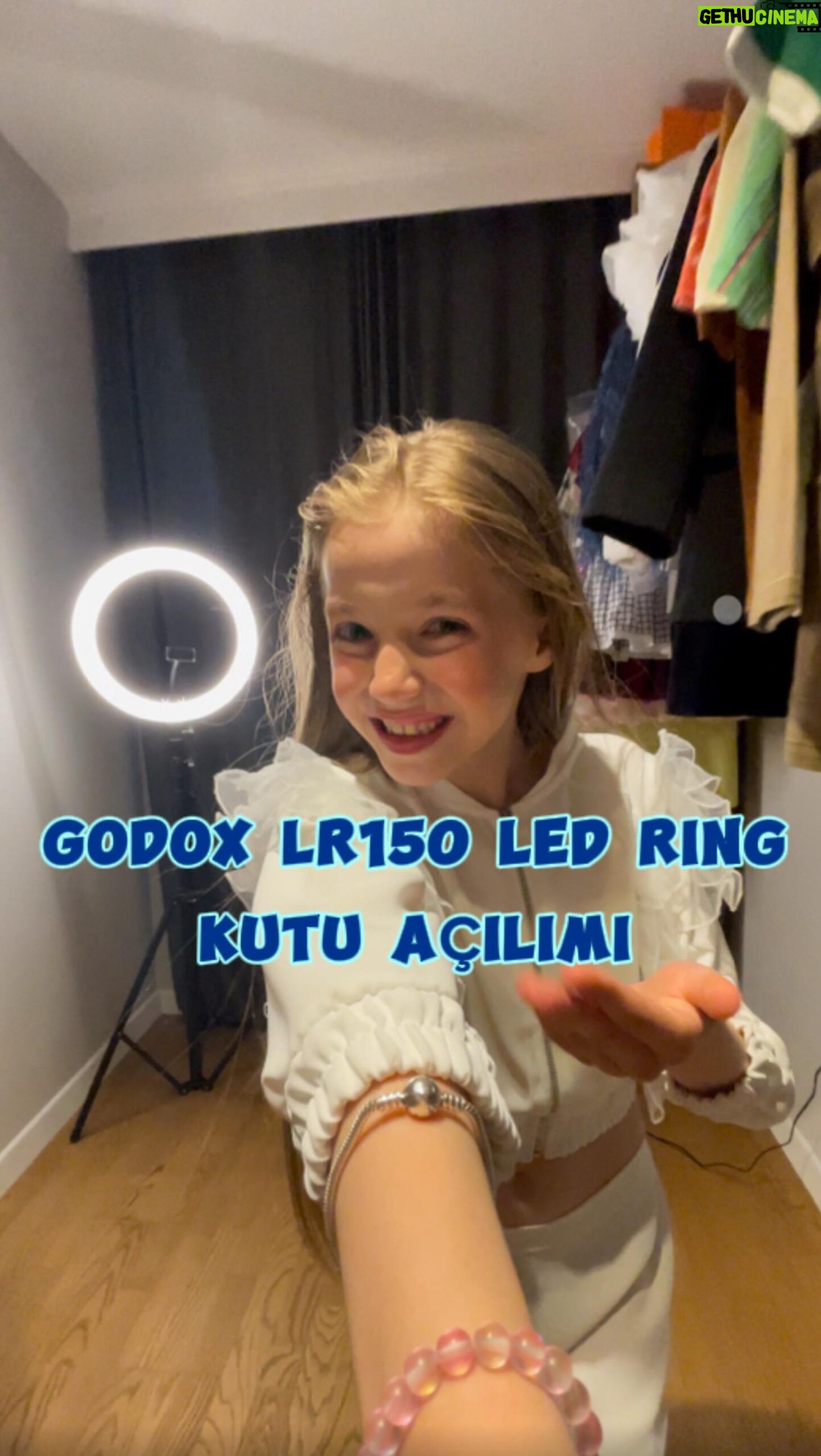 Bade Arazlı - 3 Likes - Seslendirme, altyazı, kutu acılımı, tanıtım, ev, yaşam.. siz ne istediyseniz (sanırım böyle bişey istediniz) ben yaptım 🥳
Işığım: @godoxtr
Kıyafetlerim: @goose_official
Askılı raflar: @ikeaturkiye
#ikeaturkiye #godox #goose
#tanıtım #reklam #badearazlı