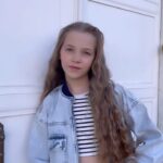 Bade Arazlı Instagram - @defacto denim koleksiyonuda benim gibi “hayallerinden vazgeçmeyenler-DENİM” diyor 🤩 hadi sende koleksiyonu keşfetmek için Defacto app’i indirmeyi veya mağazalara gitmeyi unutma😇 #işbirliği