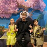 Bade Arazlı Instagram - @emreuzunboy ‘un davetiyle KUNG FU PANDA 4 filminin galasındayız 🐼🦎 5 Nisan’da vizyona girecek bu harika animasyon filmini mutlaka izleyin 🥋 Konsepte hem uygun hem de şık olmamı sağlayan @goose_official ‘a teşekkür ederim 🍀 #tanıtım #reklam #tavsiye #kungfupanda #kungfupanda4 #badearazlı #boraarazlı #sinemakeyfi #oyuncu #cocukoyuncu