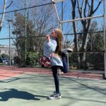 Bade Arazlı Instagram - Bizi de dövsün hayat 🤦🏻‍♀️ Bizi de yorsun varsın 🤦🏻‍♀️ Geciktirirler ancak durduramazlar 🤷🏻‍♀️ Geleceğe akar zaman 🙆🏻‍♀️ Korkan yerinde saysın 💁🏻‍♀️ Bütün boşluklara sızar yeninin gücü azar azar 🙆🏻‍♀️ Bıkmadan 🙅🏻‍♀️ Usanmadan 🙅🏻‍♀️ Yaş alırken yaşlanmadan 🙅🏻‍♀️ Pas tutmadan 🙅🏻‍♀️ Yas tutmadan 🙅🏻‍♀️ Eğilmeden 🙅🏻‍♀️ Bükülmeden 🙅🏻‍♀️ Ezmeden 🙅🏻‍♀️ Ezilmeden 🙅🏻‍♀️ Kin tutmadan 🙅🏻‍♀️ Kül yutmadan 🙅🏻‍♀️