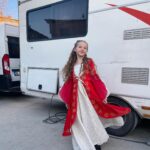 Bade Arazlı Instagram – Vaktiyle diz çöktüğüm, etek öptüğüm, af dilediğim herkes,gün gelecek benim önümde diz çökecek dedim.
İşte o günler geldi çattı.
Bana türlü cefayı, kederi, eziyeti layık gören düşmanlarımın sonu geldi.

Artık korksunlar benden!
Zira aldıkları her nefesi zehir edeceğim onlara!
Ateş olup üzerlerine yağacağım!

Harem ne ki? 

Dünyayı ben yöneteceğim!