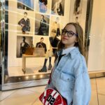 Bade Arazlı Instagram - Bizi de dövsün hayat 🤦🏻‍♀️ Bizi de yorsun varsın 🤦🏻‍♀️ Geciktirirler ancak durduramazlar 🤷🏻‍♀️ Geleceğe akar zaman 🙆🏻‍♀️ Korkan yerinde saysın 💁🏻‍♀️ Bütün boşluklara sızar yeninin gücü azar azar 🙆🏻‍♀️ Bıkmadan 🙅🏻‍♀️ Usanmadan 🙅🏻‍♀️ Yaş alırken yaşlanmadan 🙅🏻‍♀️ Pas tutmadan 🙅🏻‍♀️ Yas tutmadan 🙅🏻‍♀️ Eğilmeden 🙅🏻‍♀️ Bükülmeden 🙅🏻‍♀️ Ezmeden 🙅🏻‍♀️ Ezilmeden 🙅🏻‍♀️ Kin tutmadan 🙅🏻‍♀️ Kül yutmadan 🙅🏻‍♀️