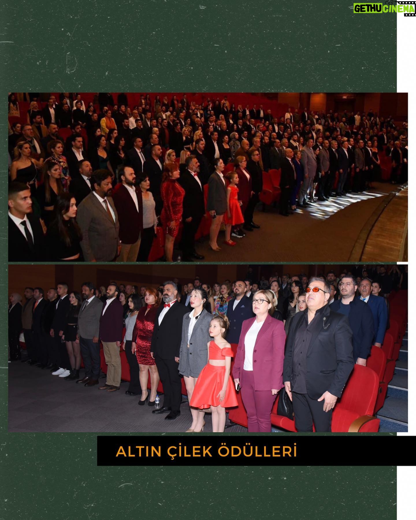 Bade Arazlı Instagram - Saygın Medya’dan “YILIN ÇOCUK OYUNCUSU” ödülünü alan oyuncum BADE ARAZLI’yı tebrik eder, tüm komite üyelerine teşekkür ederim.