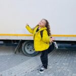 Bade Arazlı Instagram - Sarı yanıyo’sa bas gaza daha fazla 💛 Gelişine konuş ya da bırak onu yolda 😏 Söylediğimi değil, söylemediğimi anla, ah 🤫 Bugünümü değil, yarınımı bana kolla 😎