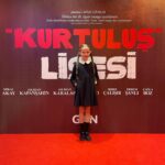 Bade Arazlı Instagram – “KURTULUŞ LİSESİ” gala 💫
Elbise ve ayakkabı tercihimiz @goose_official 💫