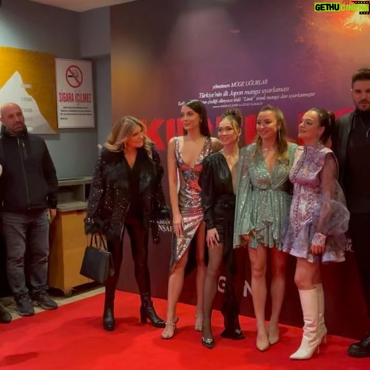 Bade Arazlı Instagram - “KURTULUŞ LİSESİ” gala 💫 Elbise ve ayakkabı tercihimiz @goose_official 💫