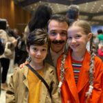 Bade Arazlı Instagram – @cocukkalbifilm ‘inin galasındayız ✨ Tüm oyuncu arkadaşlarımızı tebrik ediyoruz 💕 Dünyanın en çok satan çocuk kitabından uyarlanan bu harika film 3 Mayıs’ta sinemalarda❗️Gişesi bol olsun 🎊