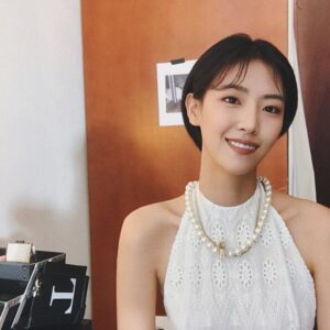 Bae Da-bin Instagram - 행복한 금요일✨