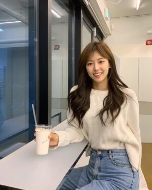 Bae Da-bin Instagram - 짜잔 변신했어요👩🏻