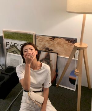 Bae Da-bin Instagram - #gift #from @bague_official 
돌아온 월요일 #브람스를좋아하세요 #밤10시