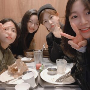 Bae Da-bin Instagram - 동창회,반가운 친구들